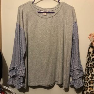 Soft top with ruffled seersucker sleeves